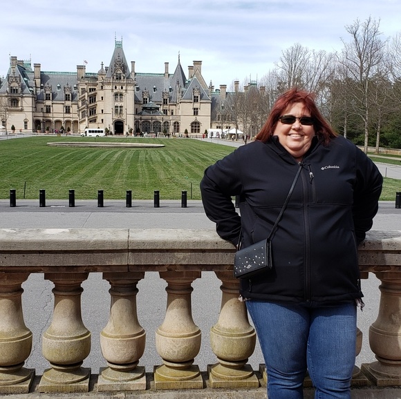 Meet your Posher, Beth - Picture 3 of 4